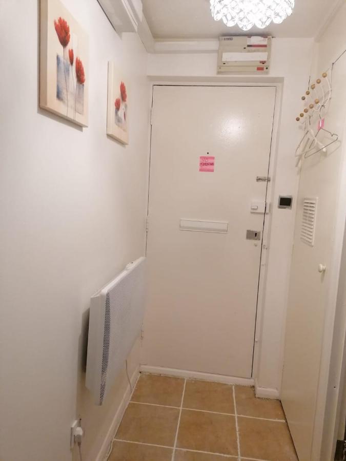Stunning 1 Bedroom Apartment In Dagenham Luaran gambar