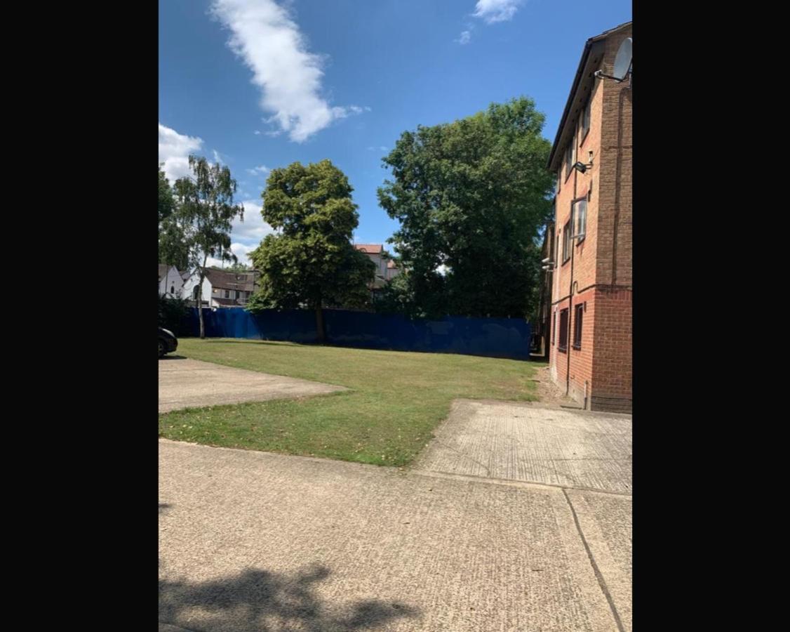 Stunning 1 Bedroom Apartment In Dagenham Luaran gambar