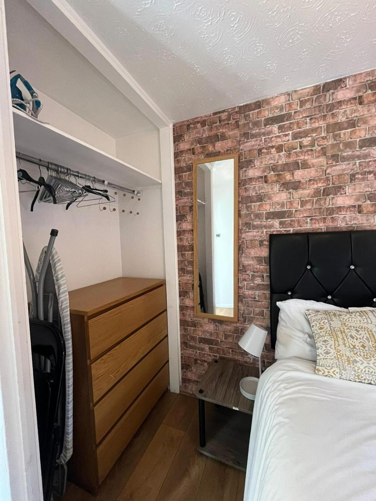 Stunning 1 Bedroom Apartment In Dagenham Luaran gambar