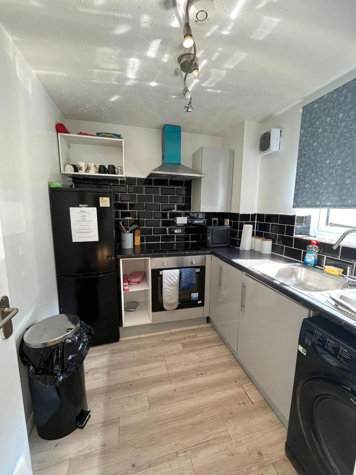 Stunning 1 Bedroom Apartment In Dagenham Luaran gambar