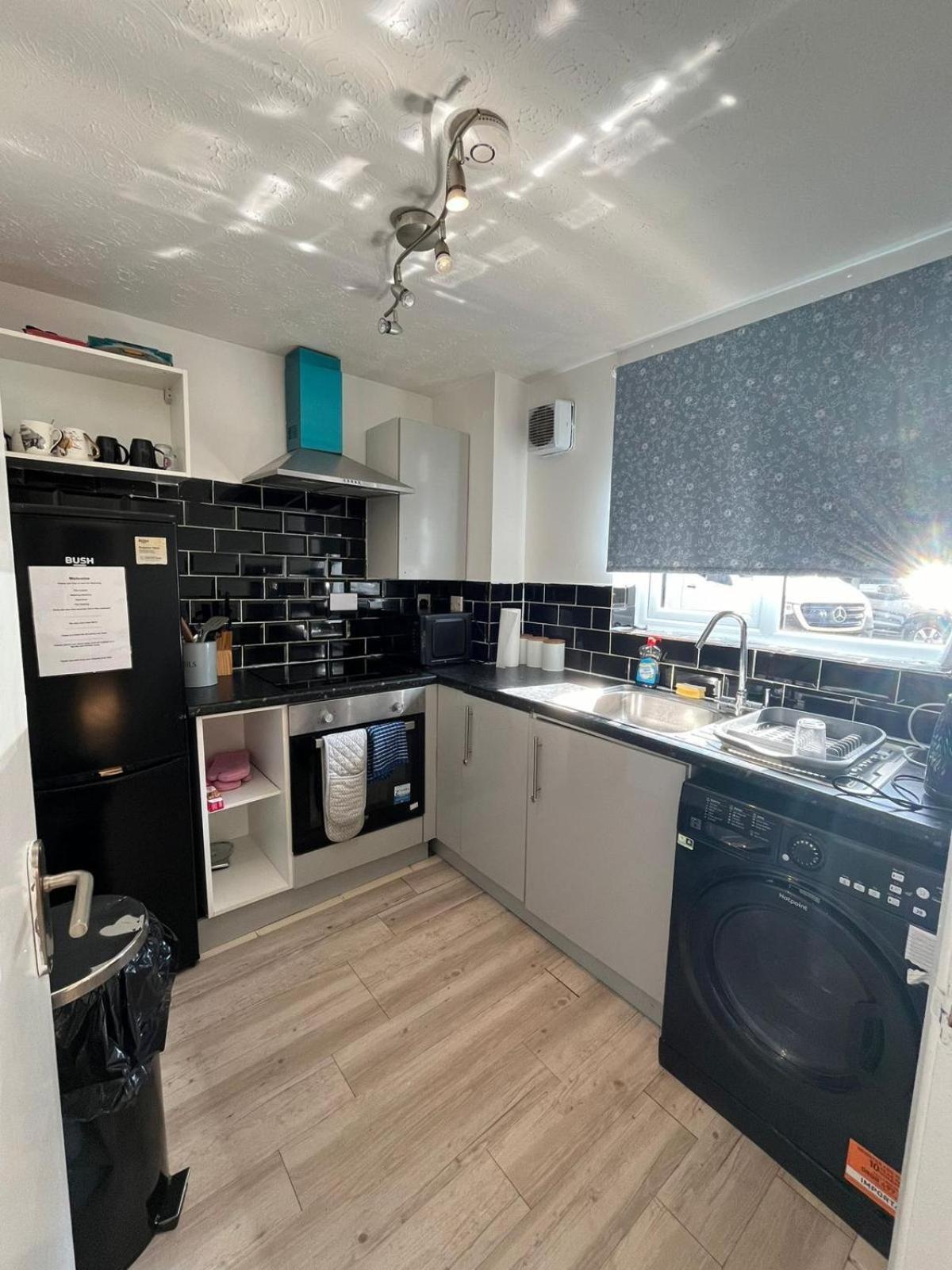 Stunning 1 Bedroom Apartment In Dagenham Luaran gambar