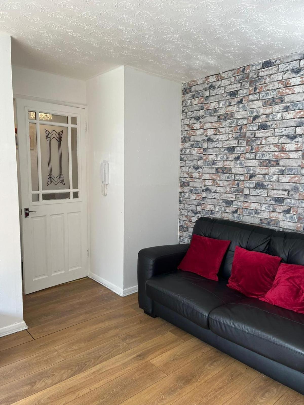 Stunning 1 Bedroom Apartment In Dagenham Luaran gambar