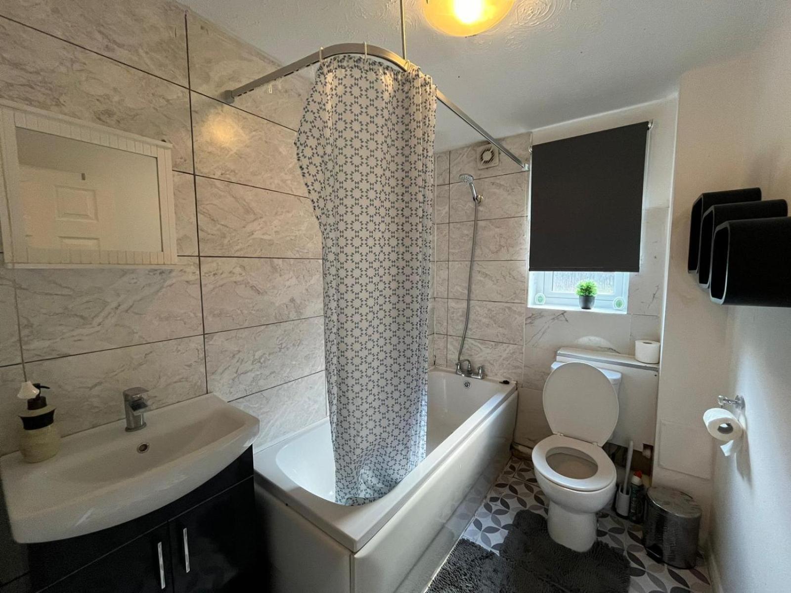 Stunning 1 Bedroom Apartment In Dagenham Luaran gambar